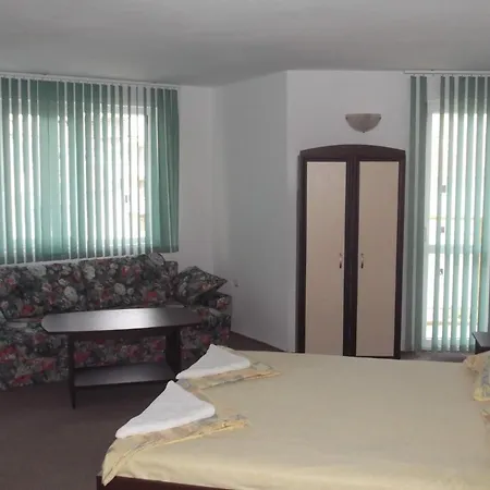Хотел Аква, С.Равда Hotel Ravda
