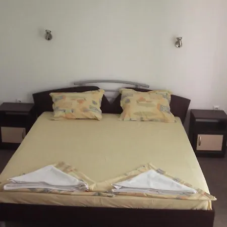 Хотел Аква, С.Равда Hotel 2*